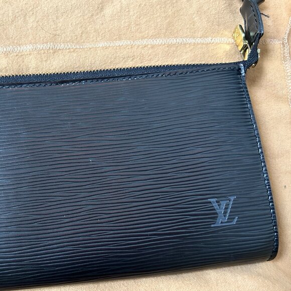 LOUIS VUITTON BLACK EPI LEATHER POCHETTE POUCH BAG - Picture 6 of 16